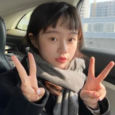 年轻女子